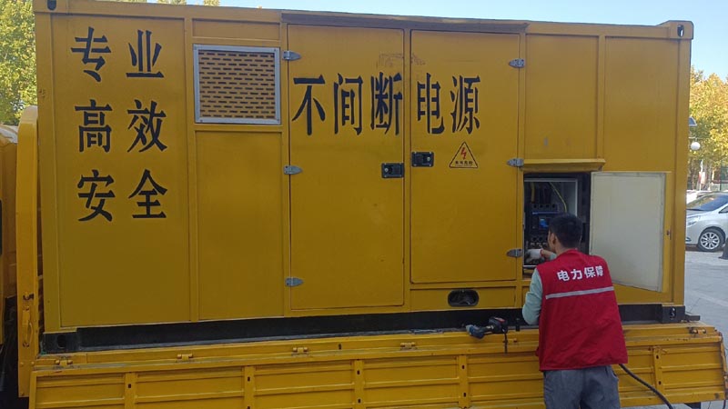 西充柴油发电机组和UPS电源配合使用时，如何避免切换过程中的电力中断？